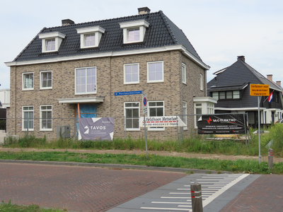 915104 Gezicht op het (nog) niet afgebouwde monumentale pand Poortwachterslaan 1 in de nieuwbouwbuurt Haarzicht te ...